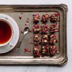 Gül Yapraklı Narlı Fıstıklı Lokum -  600 gr